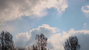 蓝天上云层移动16秒视频
