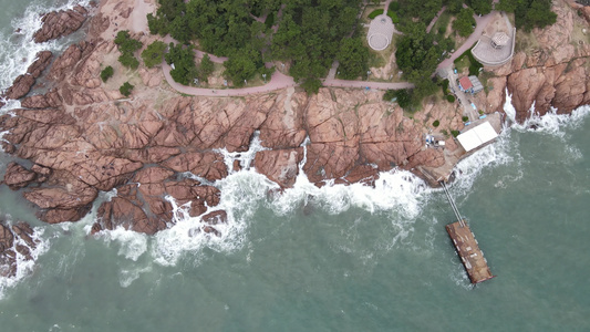 航拍海边沙滩海浪视频