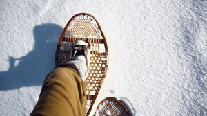 穿雪鞋的男人15秒视频