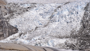 格林兰冰川融水落入峡湾5秒视频