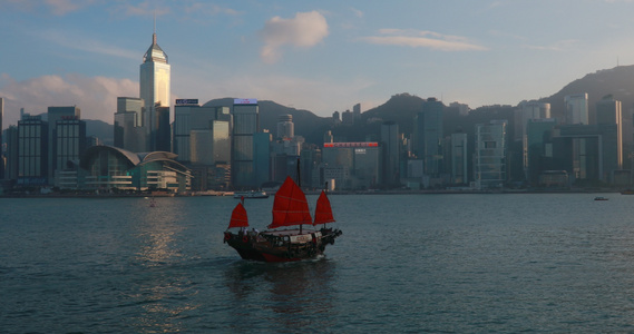 香港维多利亚港湾港口的天际线和船视频