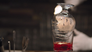 玻璃杯有草莓桑布卡32秒视频