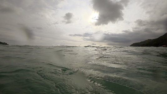 泰国奈汉海滩上的海浪视频