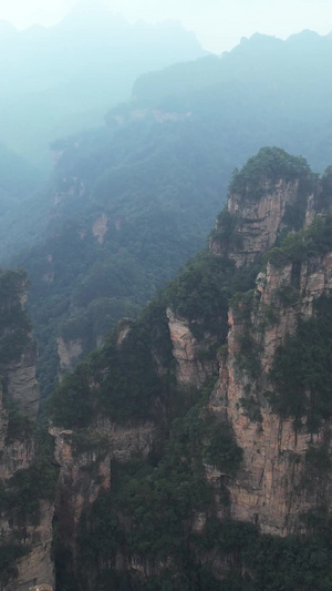 航拍湖南5A级旅游景区张家界自然风光连绵山峰素材张家界素材62秒视频