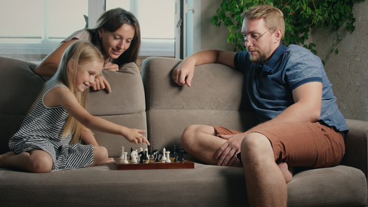 家庭象棋游戏视频