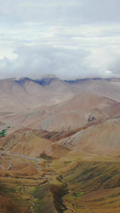 航拍西藏阿里喜马拉雅山脉与盘山公路视频高海拔视频