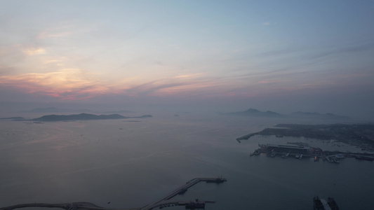 清晨海上日出彩霞朝霞航拍视频