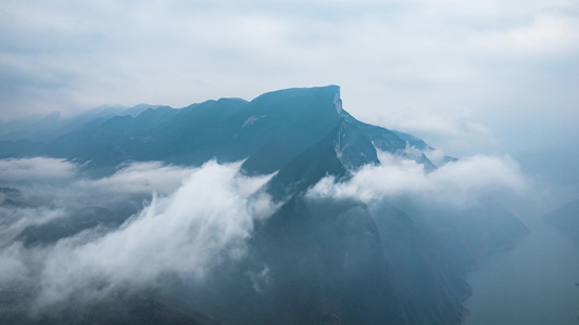 长江三峡之巅壮丽河山云雾缭绕壮丽河山延时视频