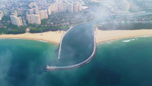 海南陵水黎族自治县清水湾自由灯塔高视角航拍城市游艇基地自贸港视频