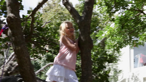 爬树的女孩9秒视频