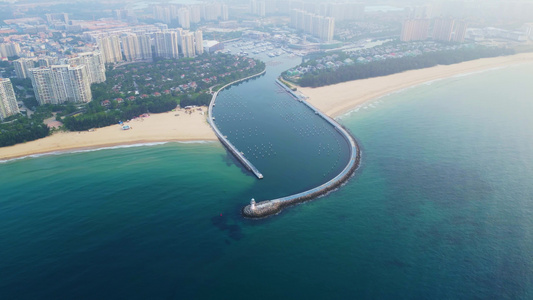 海南陵水黎族自治县清水湾自由灯塔高视角航拍城市游艇基地自贸港视频