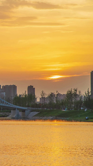 西安沣河网红桥日落4秒视频