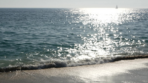 沙滩美学模糊的无焦点水浪闪亮的太阳足迹和阳光圣塔莫尼卡14秒视频