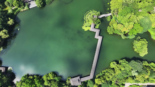 航拍杭州西湖景区浴鹄湾 霁虹桥视频