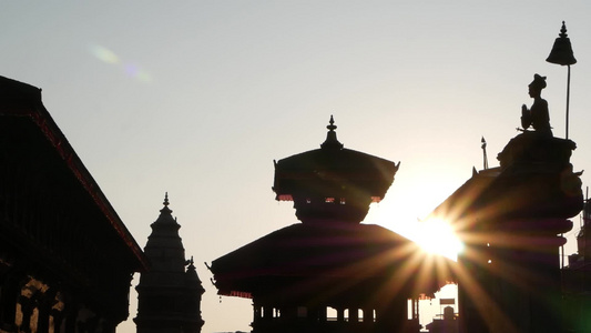 在明亮的阳光下在东边古老城市巴卡塔普尔nepal的视频