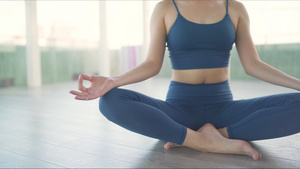 4k女性瑜伽禅坐7秒视频