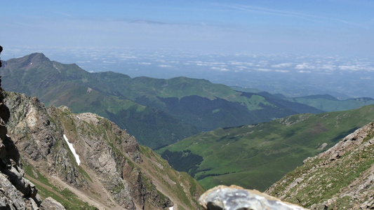 以法郎计的比利牛山脉全景视频