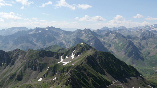 以法郎计的比利牛山脉全景视频