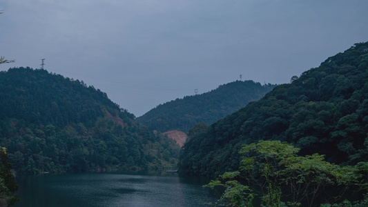 清晨的山水画视频