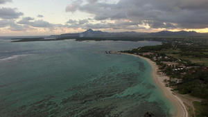 毛里求斯岛海岸线的空中航向19秒视频
