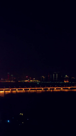 航拍南昌之星摩天轮地标建筑摩天轮夜景52秒视频