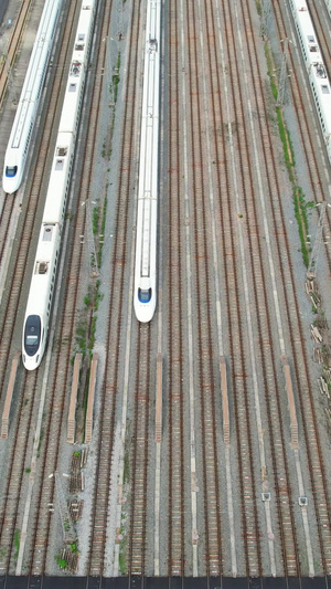 航拍城市高铁车站铁轨轨道停放的列车空镜素材铁轨素材67秒视频