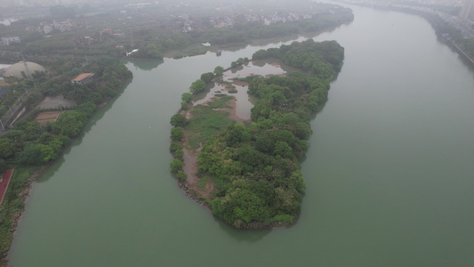 烟雨中的江心小岛航拍视频