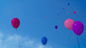 飞上天的气球41秒视频