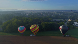 节日中空中看到多个热气球18秒视频