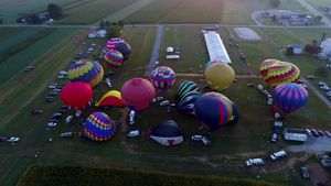 节日期间从空中俯瞰多个热气球7秒视频