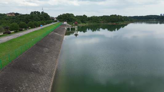 旅游景区常德市清水湖旅游区4A景区大坝航拍 视频