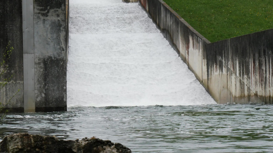 水坝水流视频