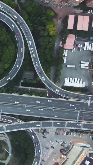 航拍俯拍城市风光旋转的立体交通枢纽堵车车流素材武汉城市62秒视频