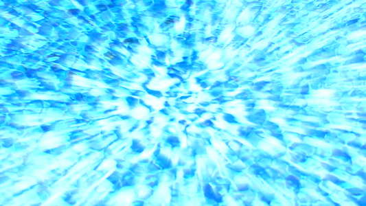 游泳池蓝色瓷砖中的太阳射线和水面波浪视频