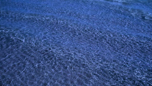 深蓝水与月光反射的海洋14秒视频