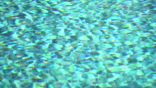 水底游泳池水面的水面上视频