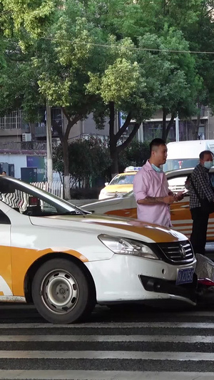 城市交通道路斑马线车祸现场街景【该新闻类视频无肖像权，请勿商用】一周要闻22秒视频