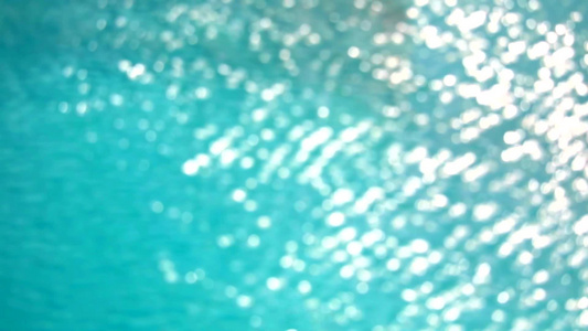 池子上的表层蓝波水抽象模糊多色2color视频