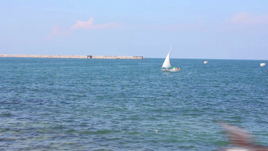 带船的海湾视频