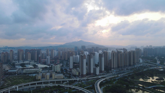 航拍福建泉州城市日落彩霞夕阳西下视频