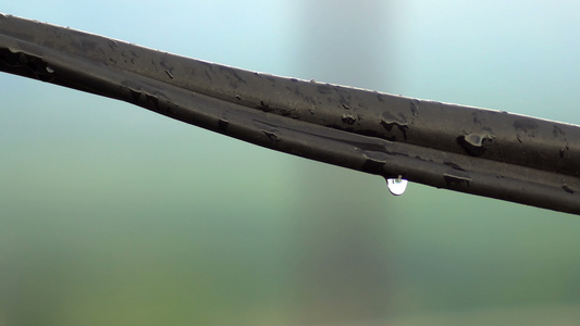 雨天下从铁丝线滴水电影Dof视频