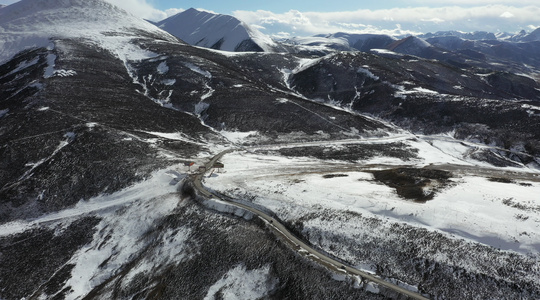 昌都市高原地区雪地公路4k航拍视频视频