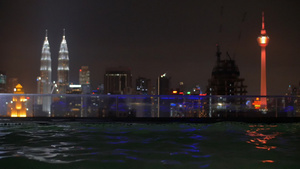 Malaysia城市游泳池26秒视频