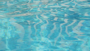 美丽清新的蓝色泳池水13秒视频