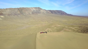 卡扎赫斯坦巨大的沙丘10秒视频