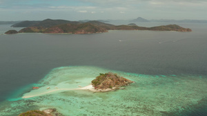 拥有白沙滩的热带小岛顶层风景14秒视频