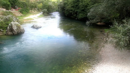 一条小山河视频