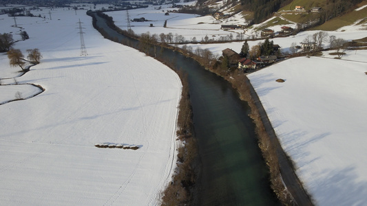 在奥斯特里亚州Tyrol的ziller河和田野视频