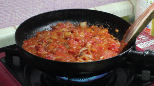 炸番茄和洋葱在煎锅里有特景31秒视频