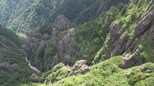 航拍湖北神农架神农顶景区神农谷悬崖峭壁视频